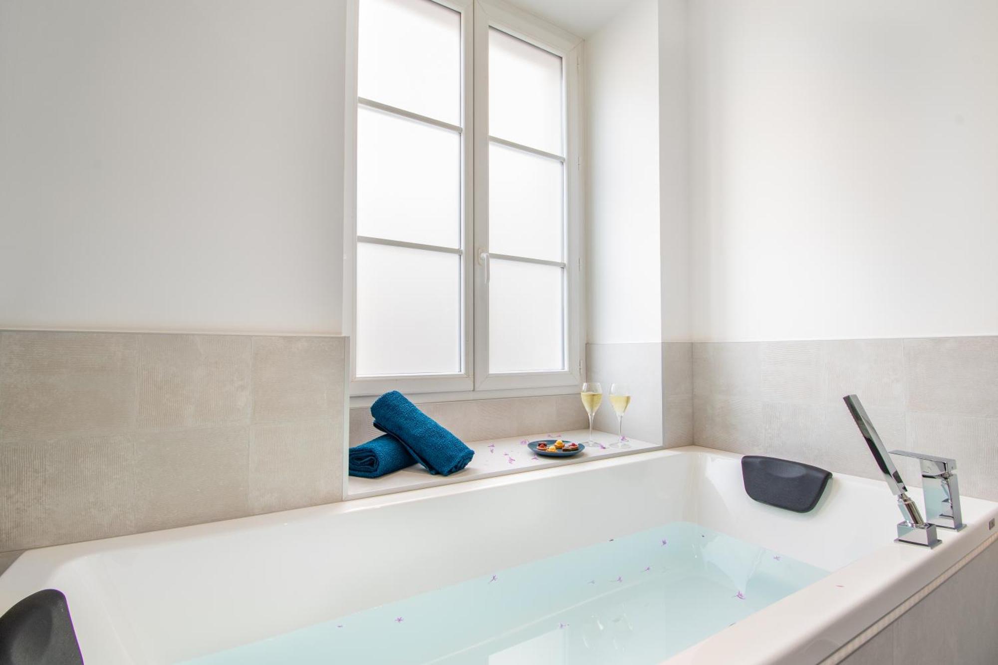 L'Appartement Des Ducs Avec Baignoire Double Нант Екстериор снимка
