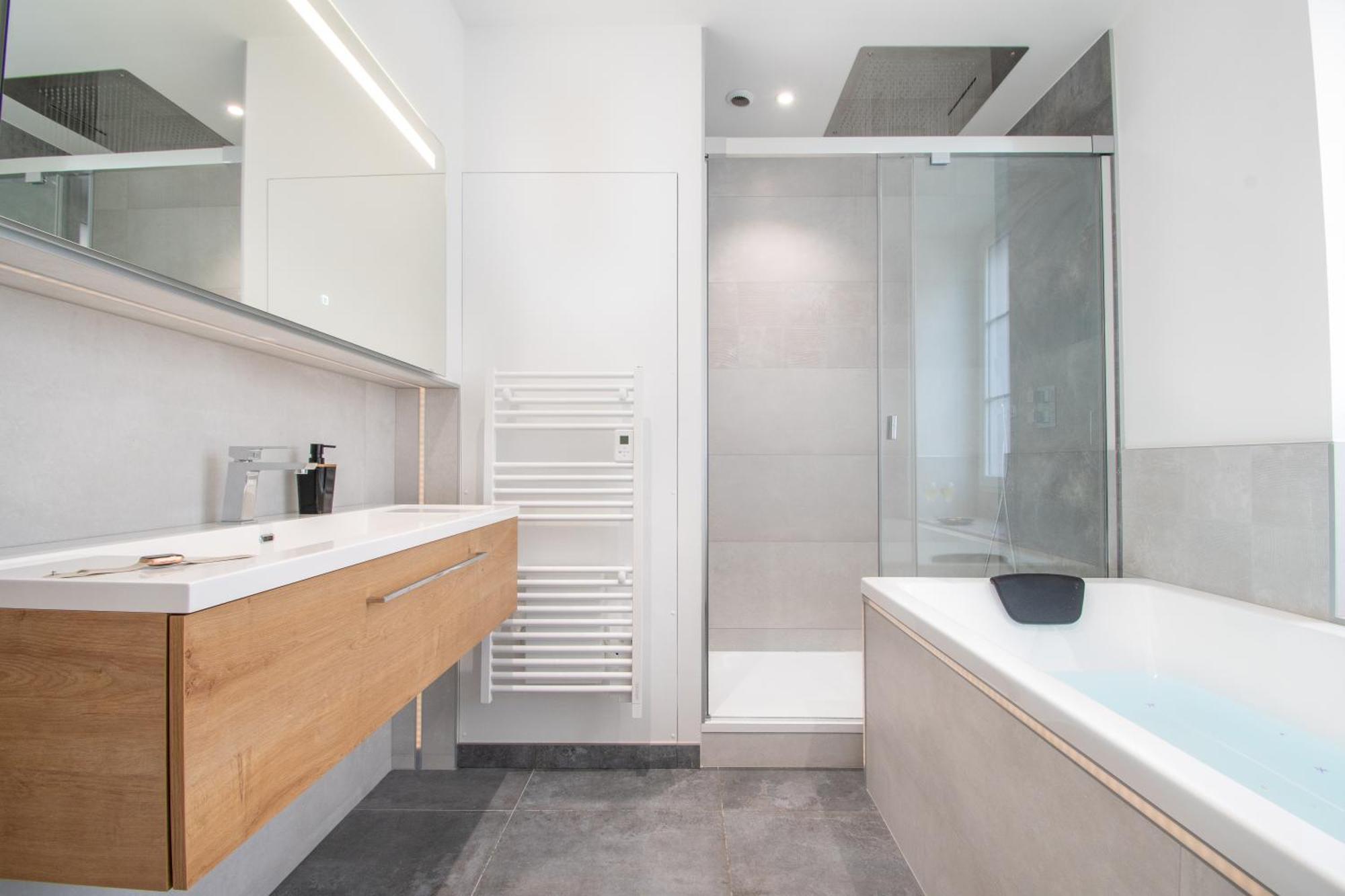 L'Appartement Des Ducs Avec Baignoire Double Нант Екстериор снимка